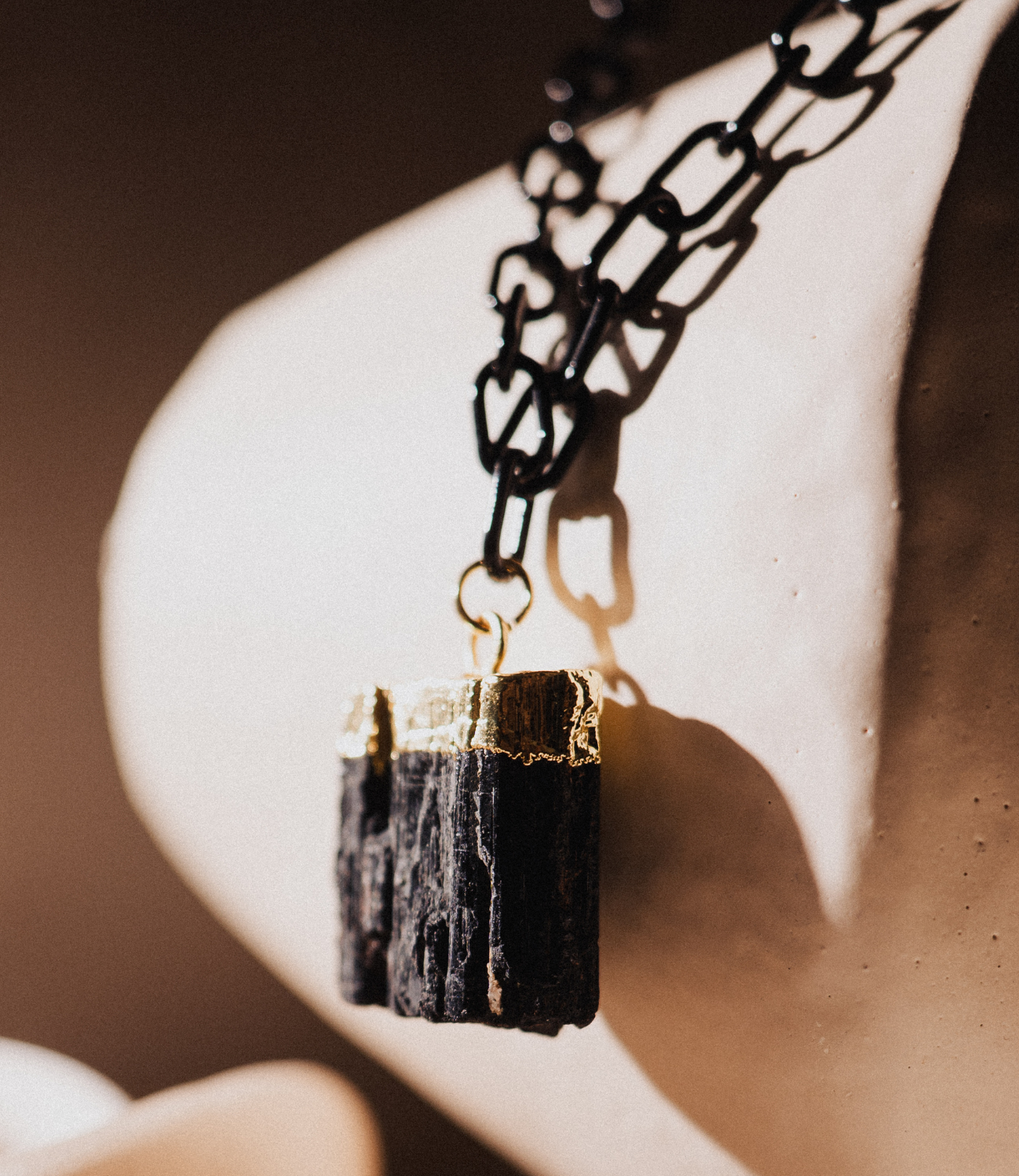 Collar de turmalina, Collar de protección